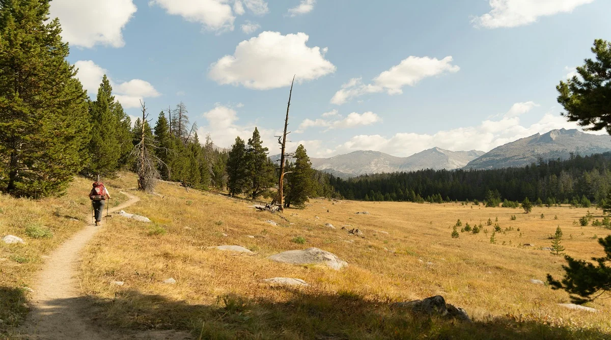 trail scenery changes how long a hike feels when wide views improve the route experience