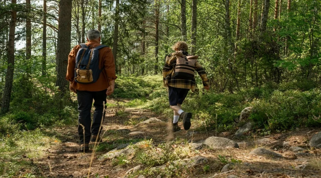 beginner hiking start time often works better when trails are calmer earlier in the day