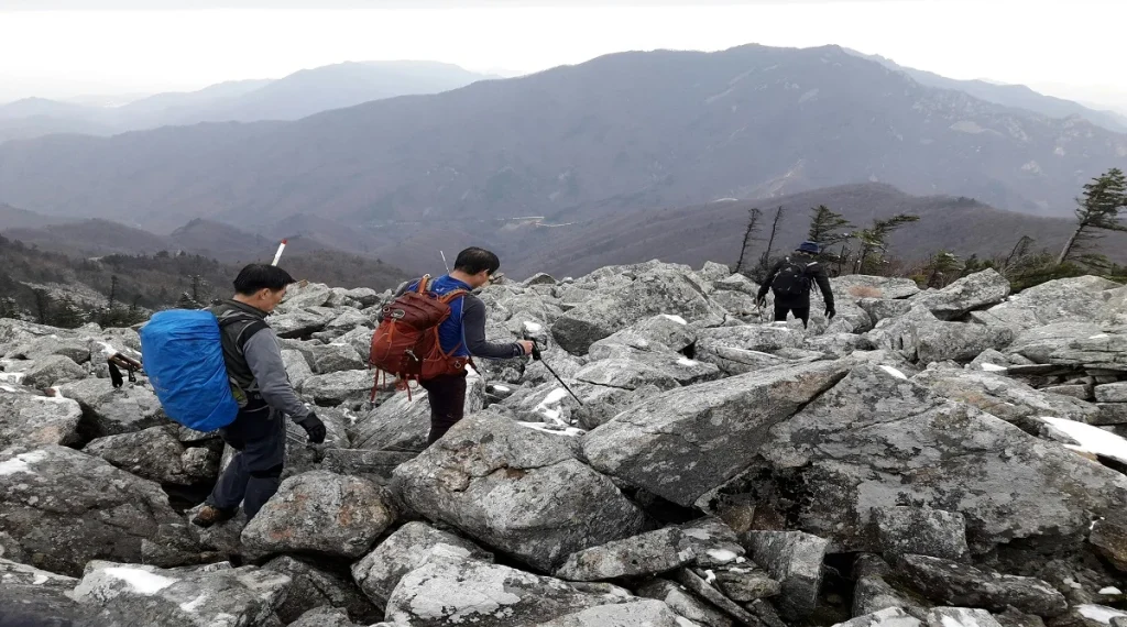 feel more tired after descents when hikers do not pace downhill sections carefully