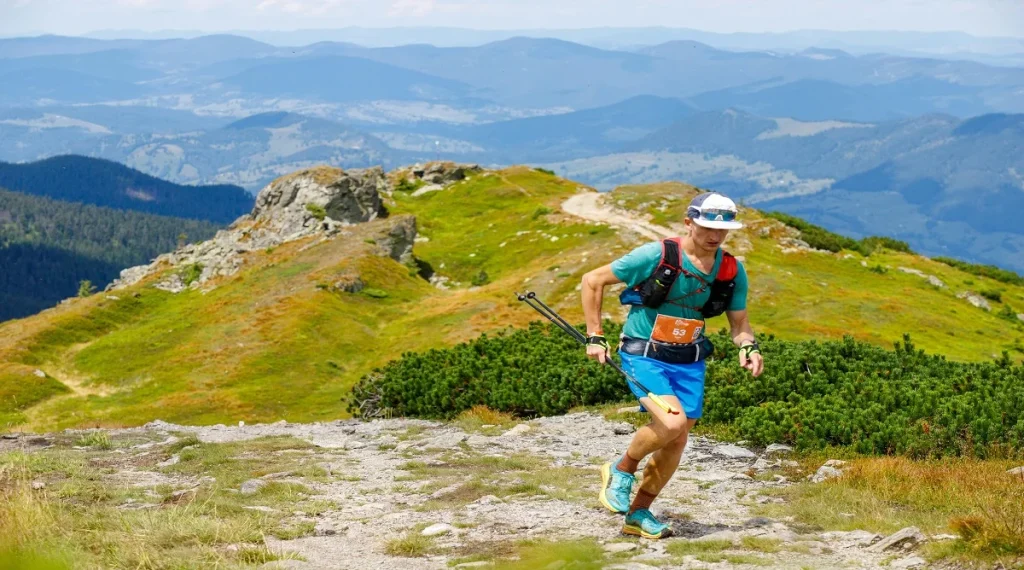 fatigue on hiking trails is easier to manage with short breaks and regular hydration