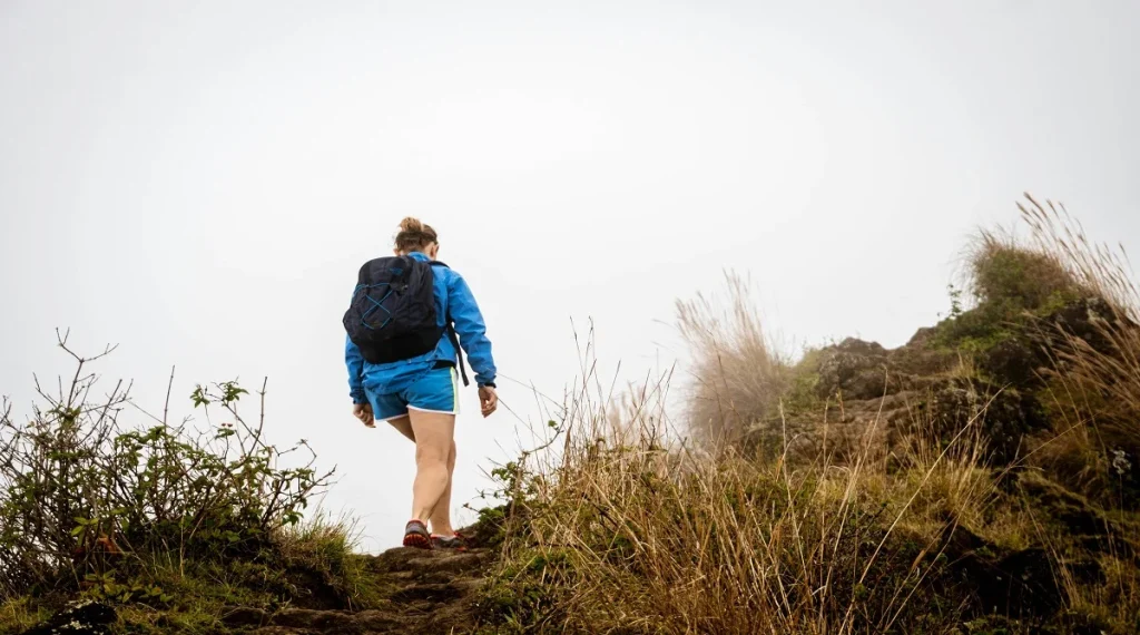 simple solo hiking routines support calm decision-making and solo hiking safety