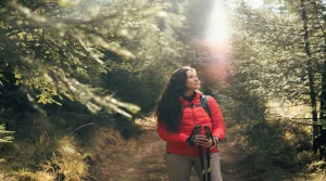 How to Choose a Beginner Hiking Start Time So the Trail Feels Easier