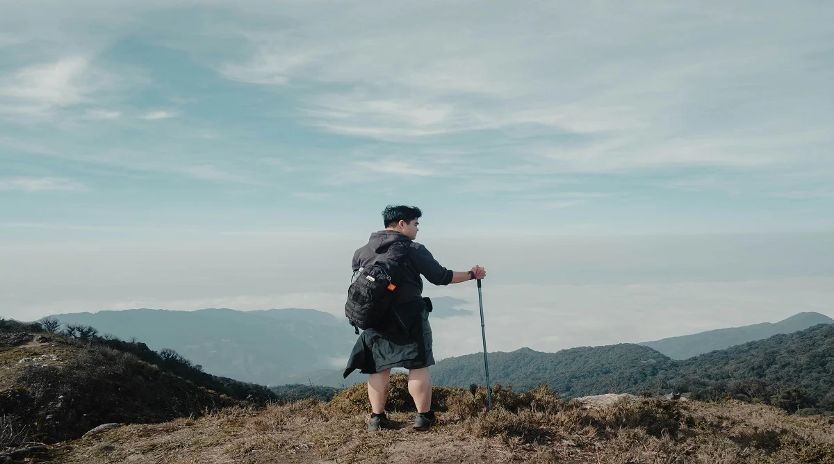 simple solo hiking routines help a solo hiker stay steady and prepared on the trail