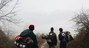 Hikers should not stop in the middle of busy trails because it blocks shared movement