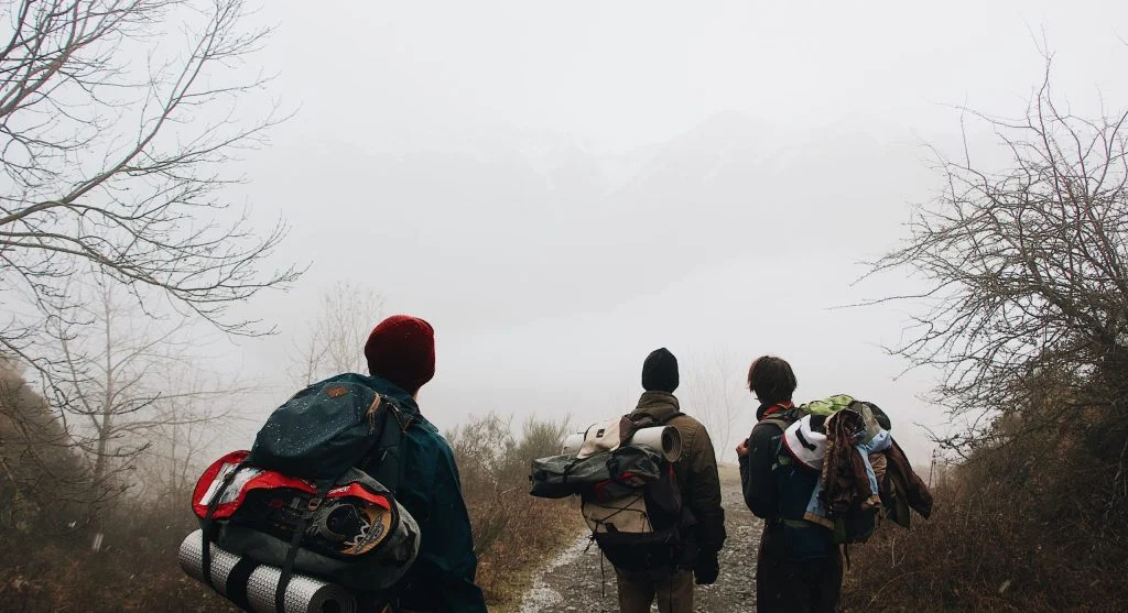 Hikers should not stop in the middle of busy trails because it blocks shared movement