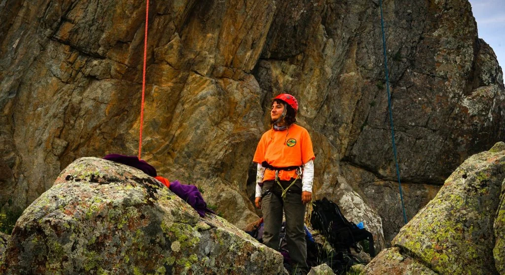 Hikers move more safely after the first slip when they shorten steps and reduce pace