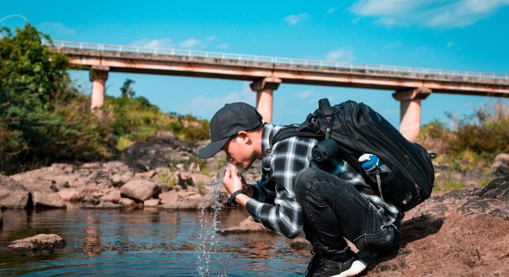 Easy-to-reach water helps hikers drink sooner and more consistently on the trail