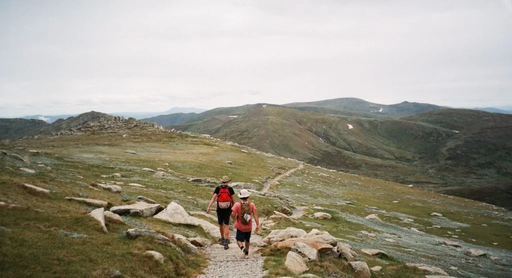 Hikers should step aside for short breaks instead of stopping in the middle of busy trails