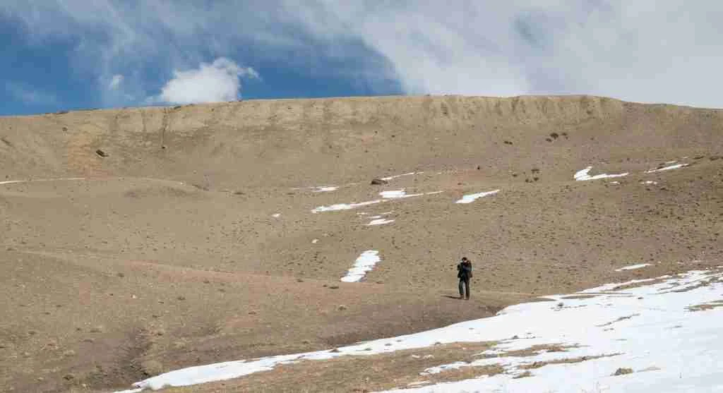 Mixed firm tread and sand patches often break hiking rhythm and increase fatigue