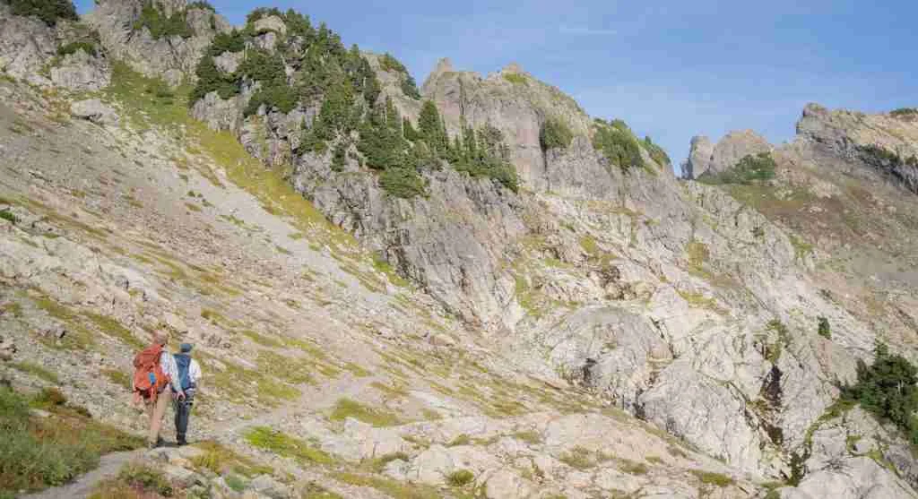 Steady pacing helps hikers manage long flat trails more comfortably