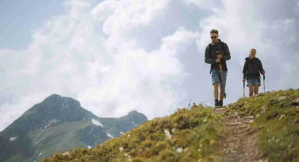 Calm pacing helps hikers manage trails with many short bends more efficiently